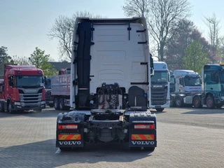 Volvo FH 2020 - 13.500 Globetrotter XL 4x2 - Low deck - I Save - I parkcool - Full air - Chassis cover obrazek 6