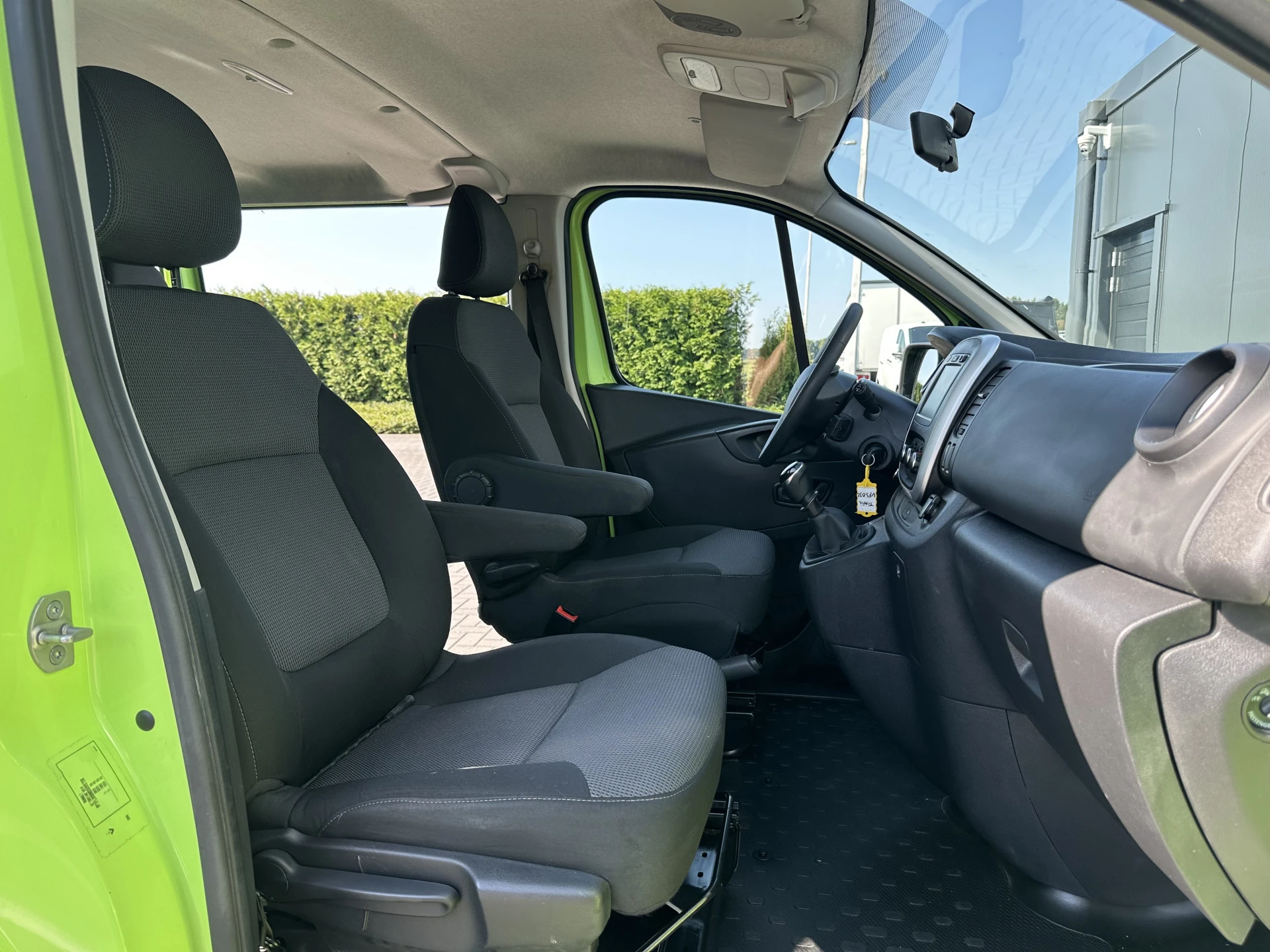 Renault Trafic 2020 - 1.6 dCi / L2H1 / 1e EIG. / DUBBELE CABINE / 2x SCHUIFDEUR / TREKHAAK / AIRCO / CRUISE / DUBBELE CABINE afbeelding 7