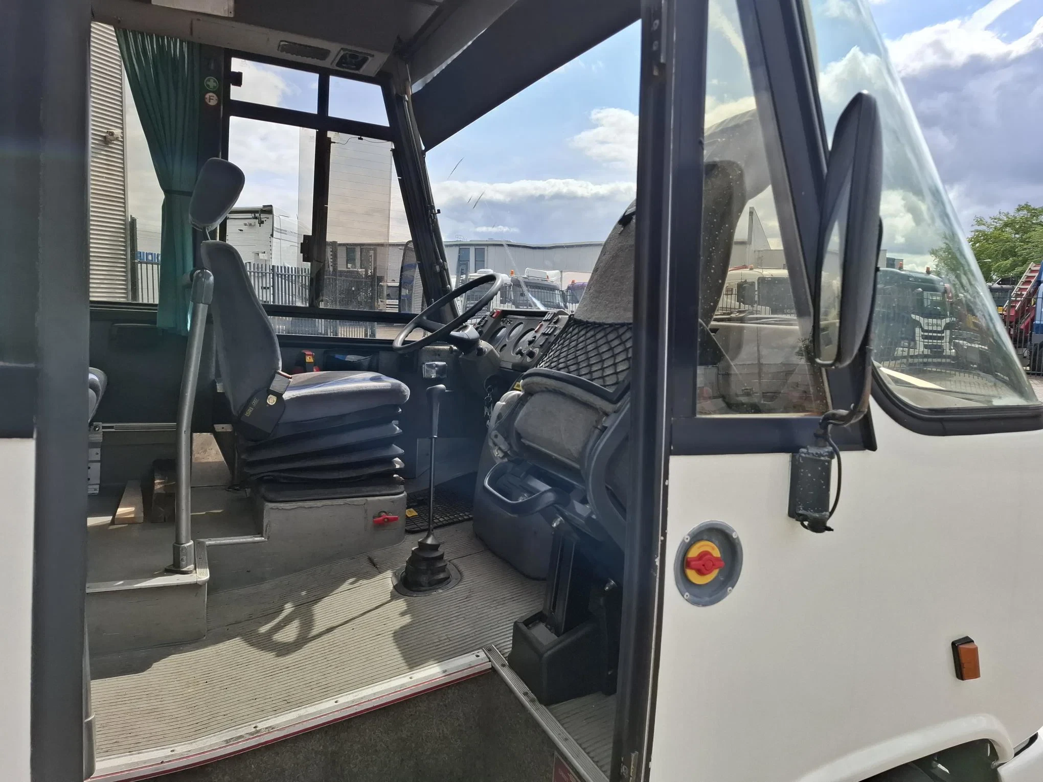 Mercedes-Benz 1991 - 814 D / 317828 KM / 23 PERSONS / FULL-STEEL / PARKHEAT+COOL / DOUBLE AIR REAR / AIRCO / MANUAL / 1991 afbeelding 16