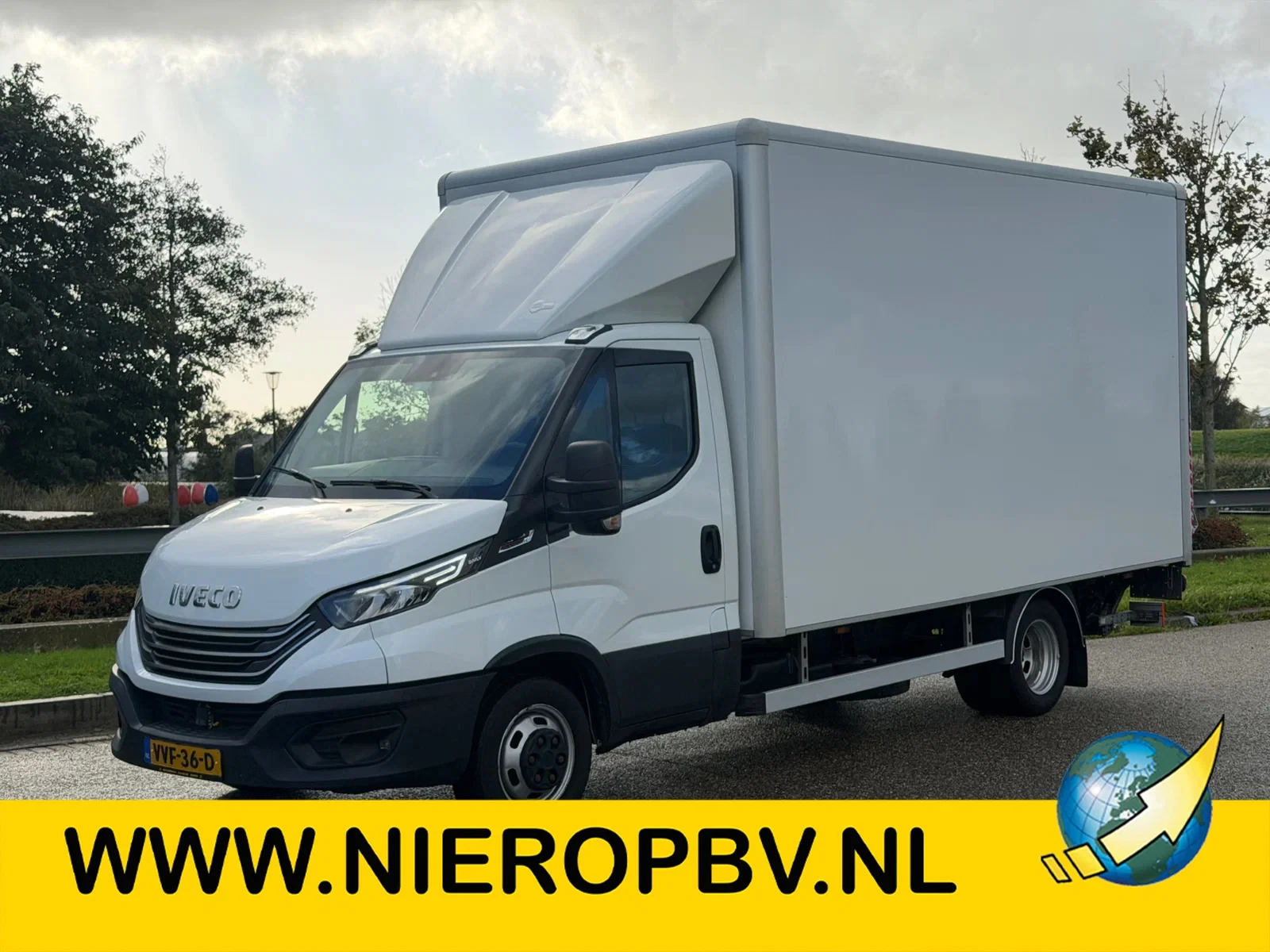 Iveco Daily 2023 - 40C18 Bakwagen Laadklep Zijdeur Automaat Airco Navi Cruisecontrol image 1