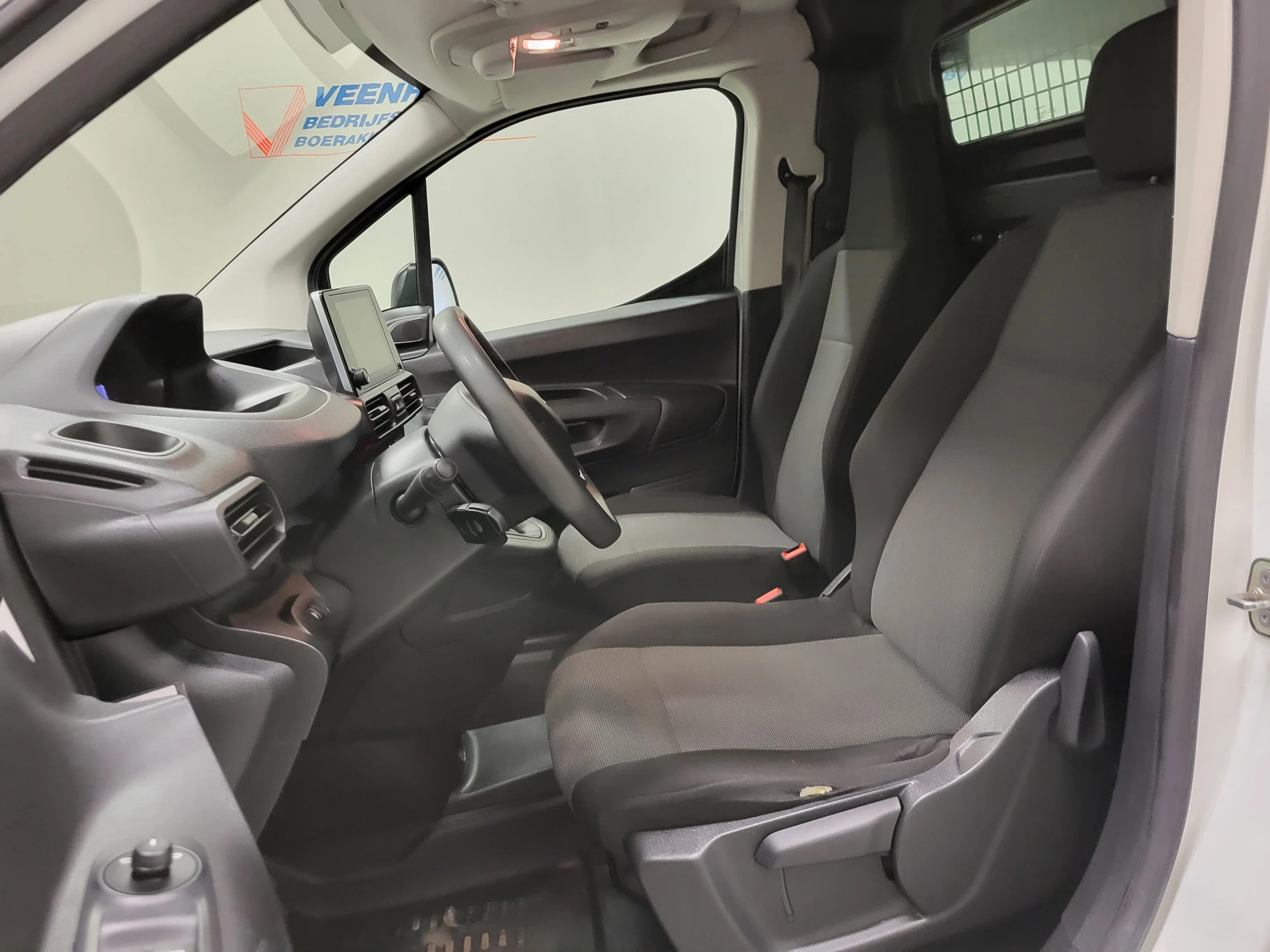 Peugeot Partner 2021 - 1.2PureTech 111pk Benzine! Bild 5
