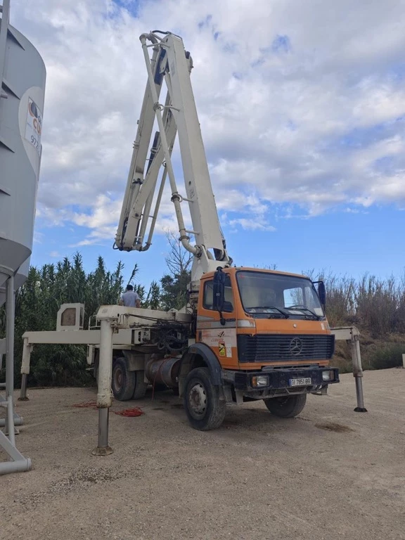 Mercedes-Benz ML 2000 - 2629---POMP-32-M afbeelding 1