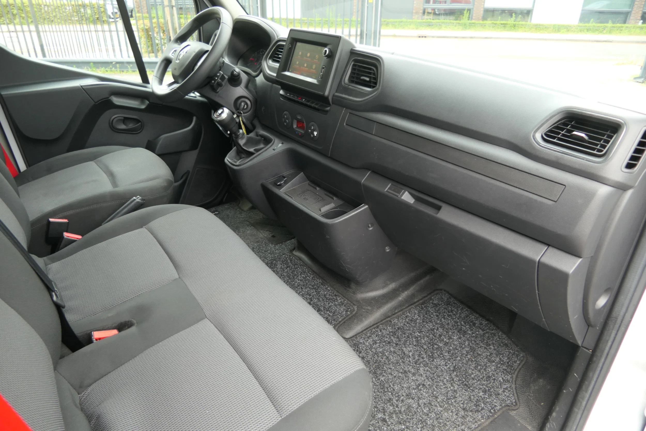 Renault Master 2023 - | Double wheels | 375617Km | 2023 | Taillift 750Kg | Manual gearbox | Euro6-E | 4X2 | TUV/MOT/APK 01-2027 | NL-Van изображение 29