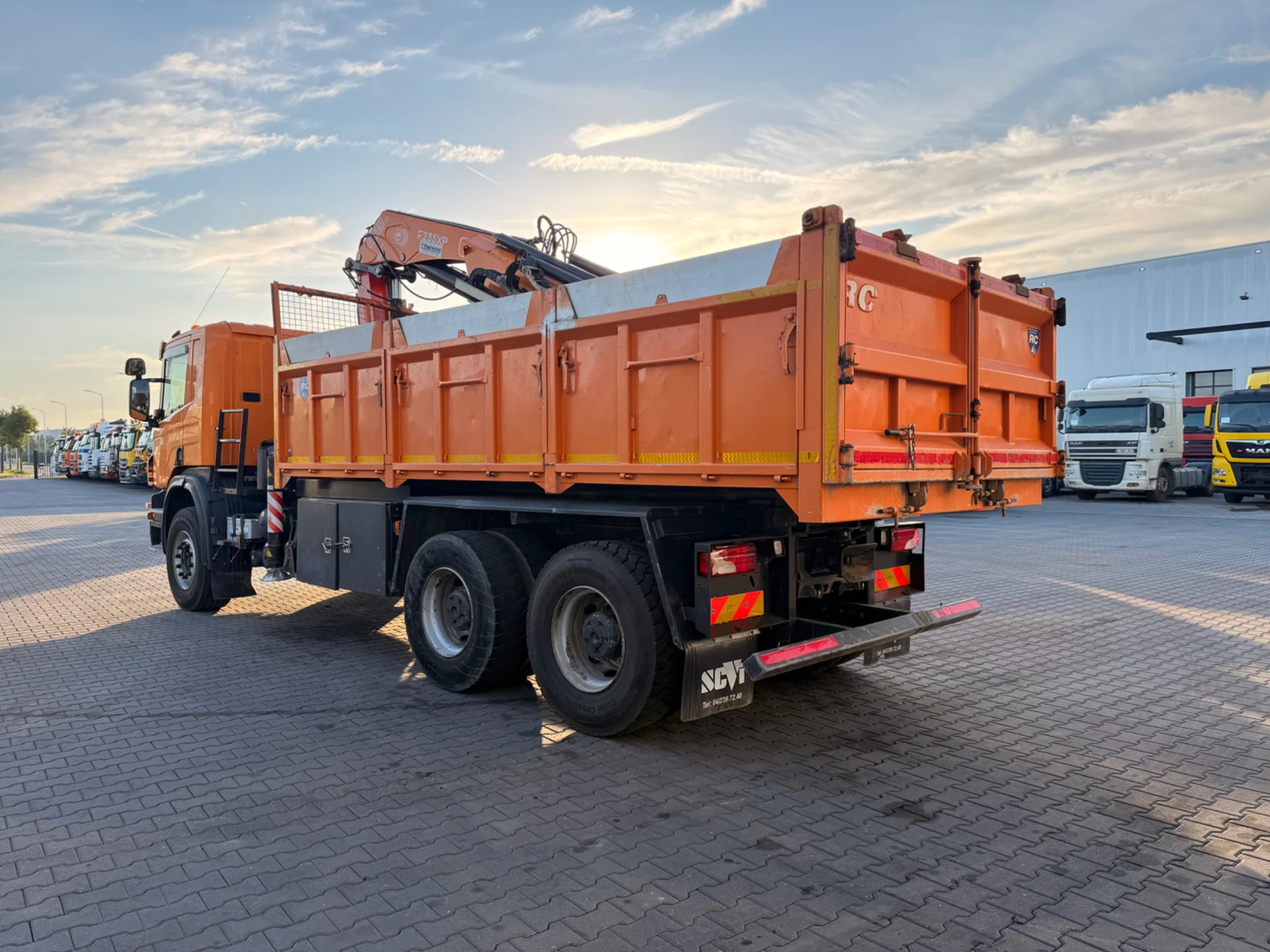Scania P 2011 - P400 6x4 / Kipper / Retarder / Fassi F235AXP.24 / Maar 286432km afbeelding 3