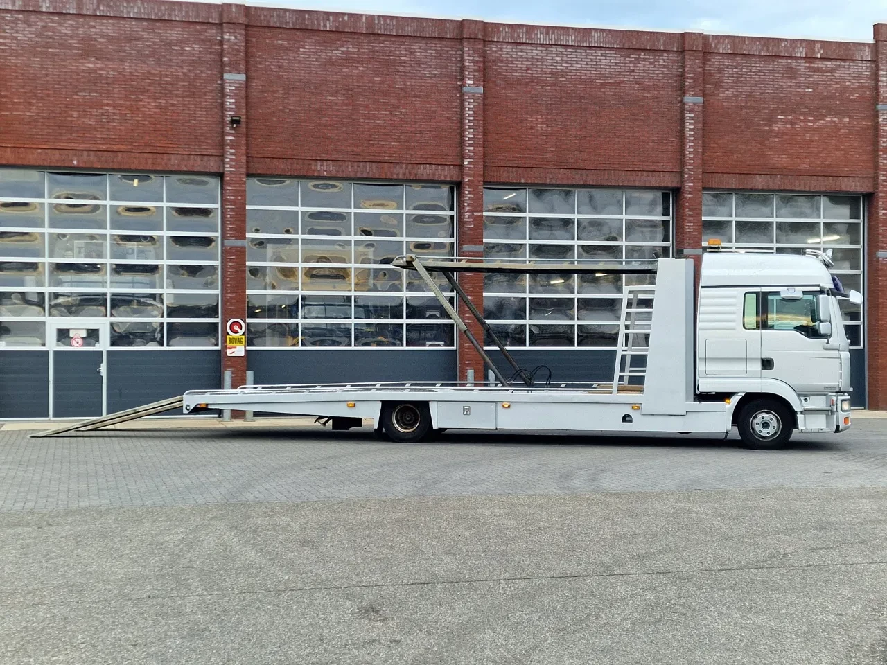 MAN TGL 2009 - 12.240 4x2 Cartransporter - 12T - AS Tronic - Hydraulic deck - Sleeper cab image 15