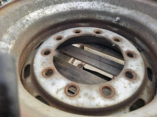 UNKNOWN 11.75 R 22.5  DISC RIM 2010 - N/A изображение 3