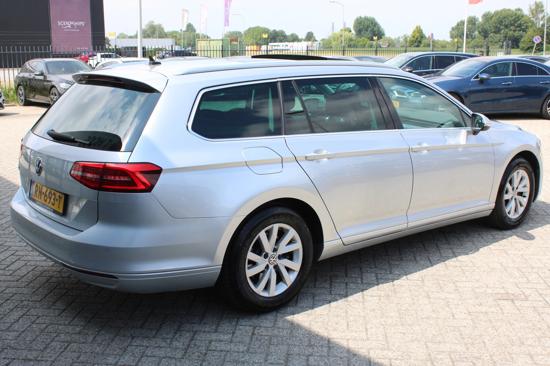 Volkswagen Passat 2018 - Variant 1.4 TSI Comfortline Business PANORAMADAK LEDER TREKHAAK CAMERA afbeelding 7
