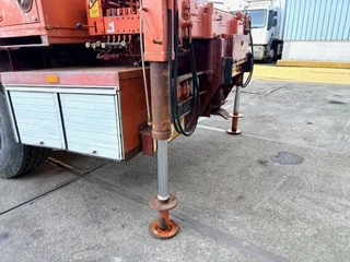 Mercedes-Benz 1922 1988 - AK 4x4 V6 WITH ONLY 128.500 KM!! AND HMF 1003K2 CRANE (MANUAL GEARBOX / FULL STEEL SUSPENSION / REDUCTION AXLE / P.T.O. / ETC.) obrazek 16