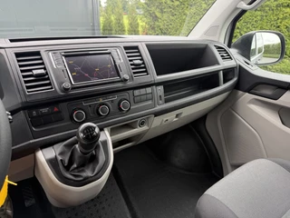 Volkswagen Transporter 2019 - 2.0 TDI 150 PK / L2H1 / DUBBELE CABINE / TREKHAAK / 1e EIG. / AIRCO / CRUISE / ISOFIX / NAVI image 14