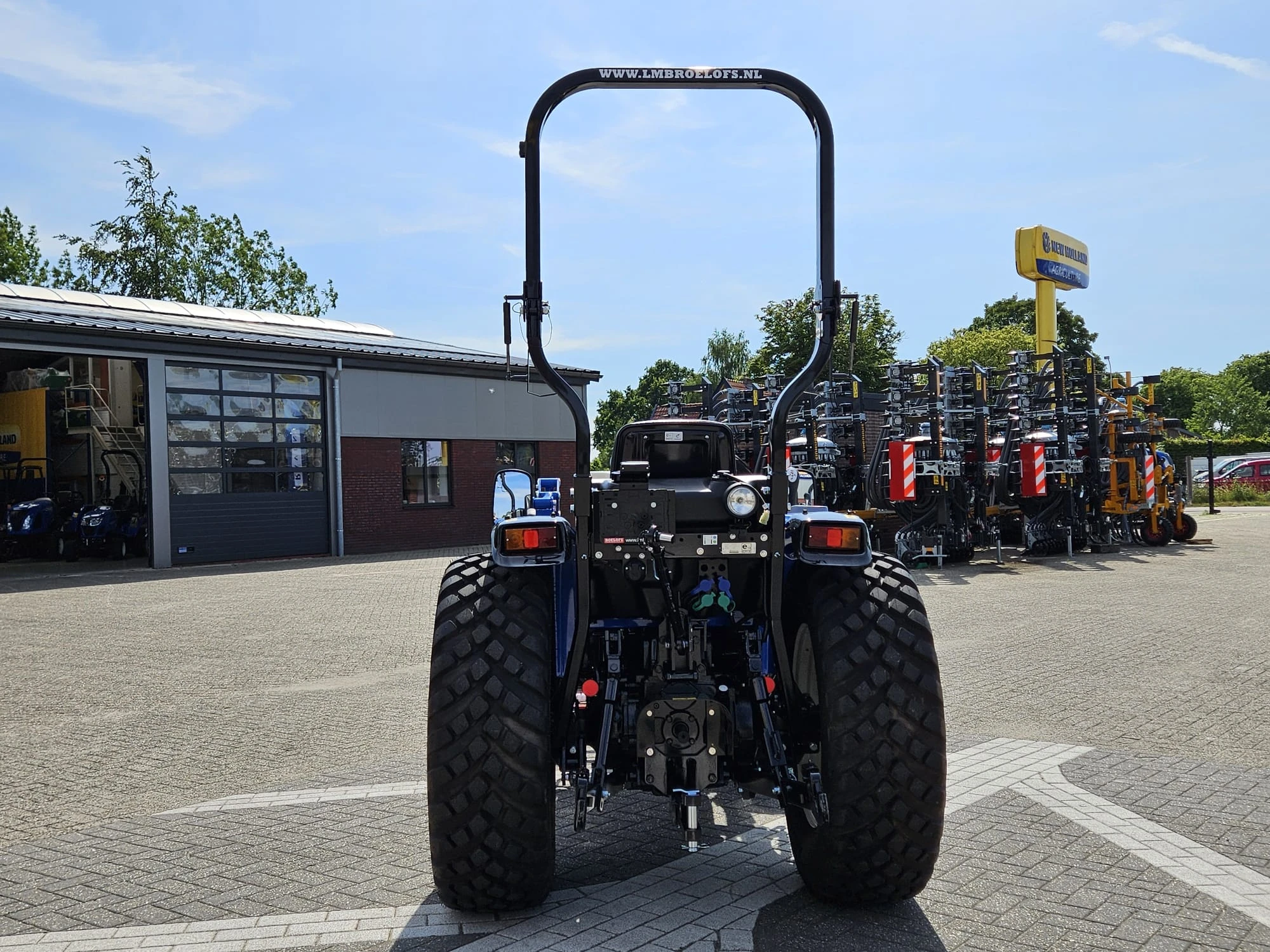 New Holland 2024 - Boomer 55 HST met voorlader en Kemp balenprikker afbeelding 5