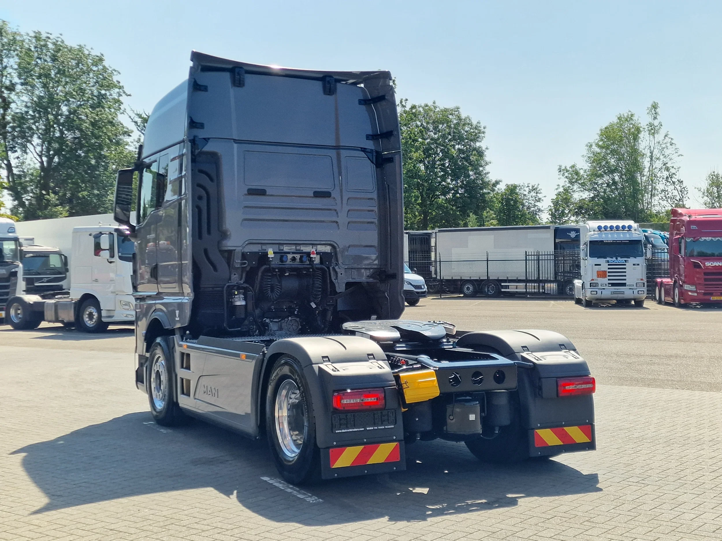 MAN TGX 2026 - 18.520 GX - D30 - Retarder - Full air - Night clima - Navi - 2x tank imagem 5