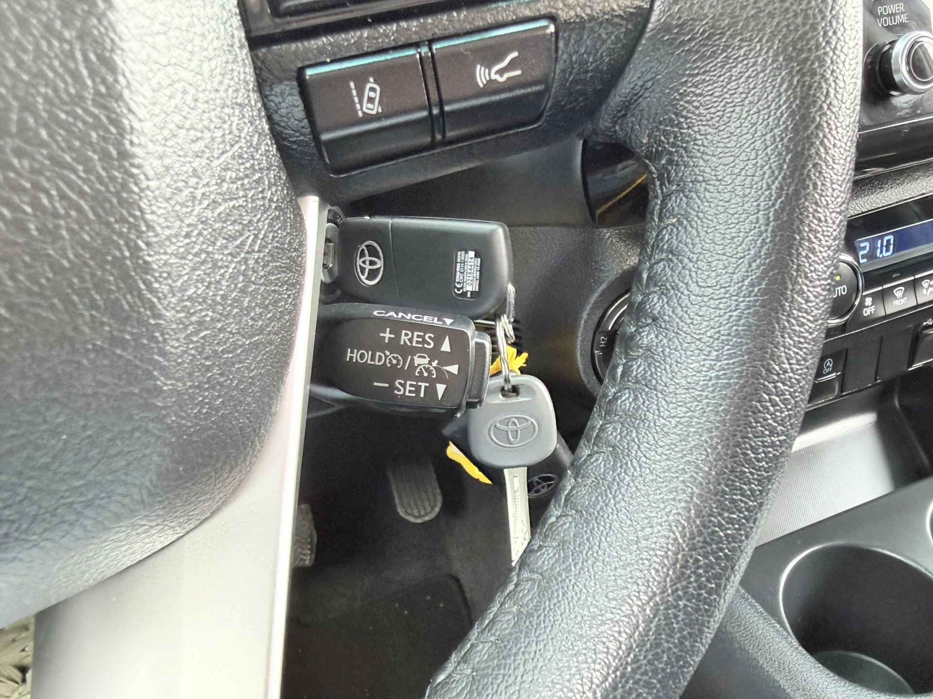 Toyota Hilux 2021 - 2.4 D-4D AUTOMAAT / 4x4 / 1e EIG. / 3.500 KG AHG / CAMERA / TREKHAAK / ECC / CRUISE / CARPLAY zdjęcie 14