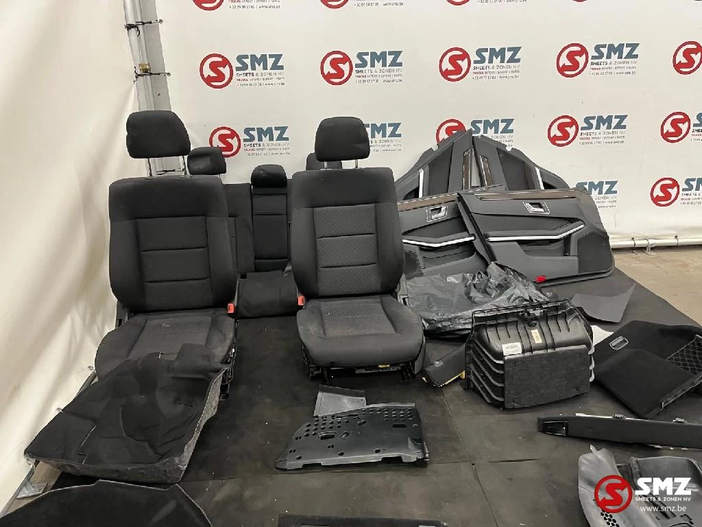 Mercedes-Benz - Occ set interieur met zetels S212 Mercedes obrázek 1