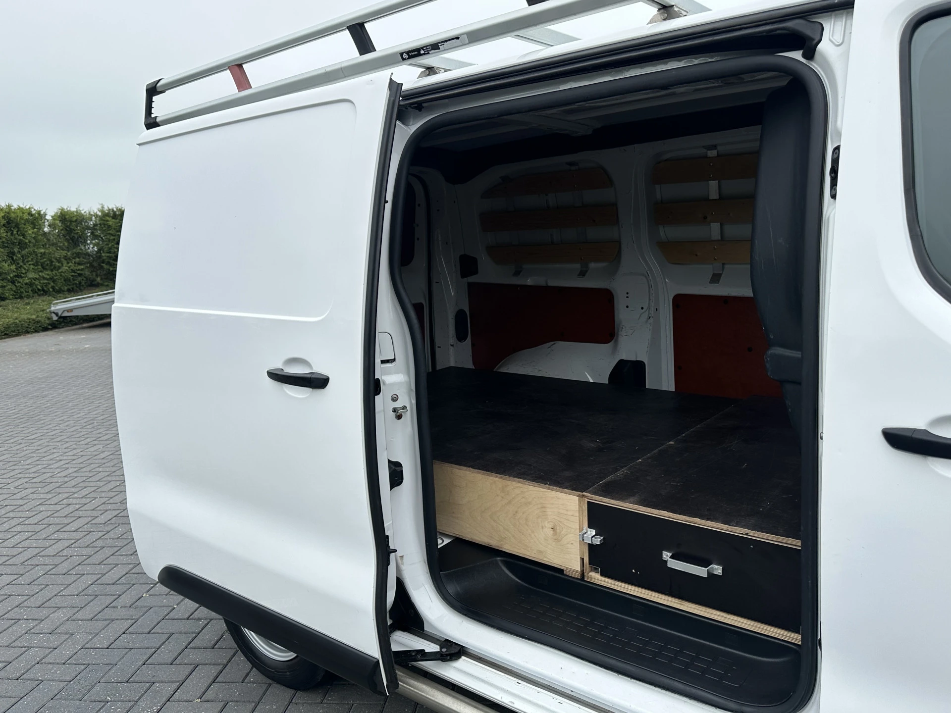 Peugeot Expert 2021 - 2.0 BlueHDI 123 PK / L2H1 / 1e EIG. / IMPERIAAL / TREKHAAK / AIRCO / CRUISE / CARPLAY afbeelding 9