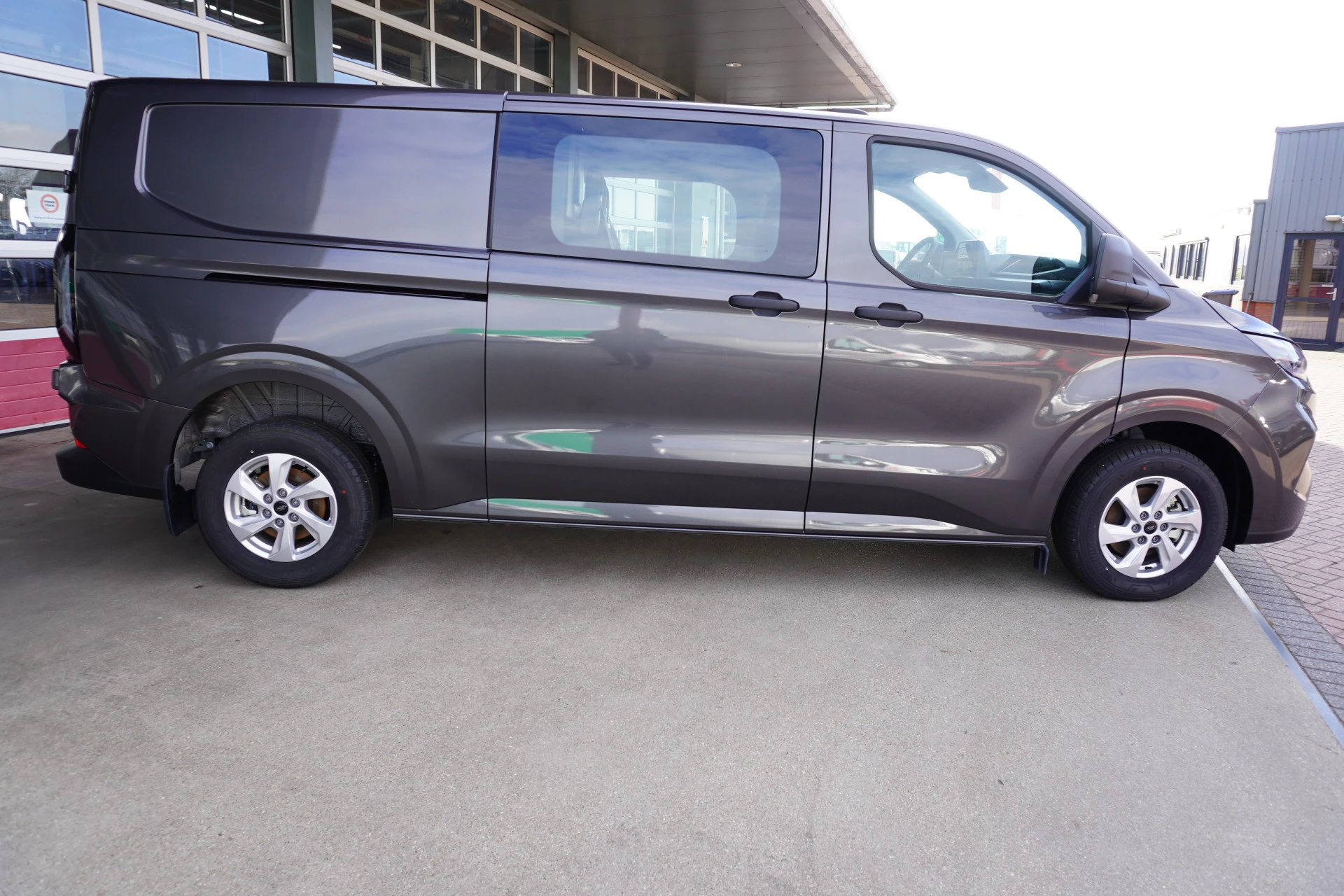 Ford Transit Custom 2024 - 320L 2.0 TDCI 150PK L2H1 Trend Dubbelcabine LM velgen obrázek 3