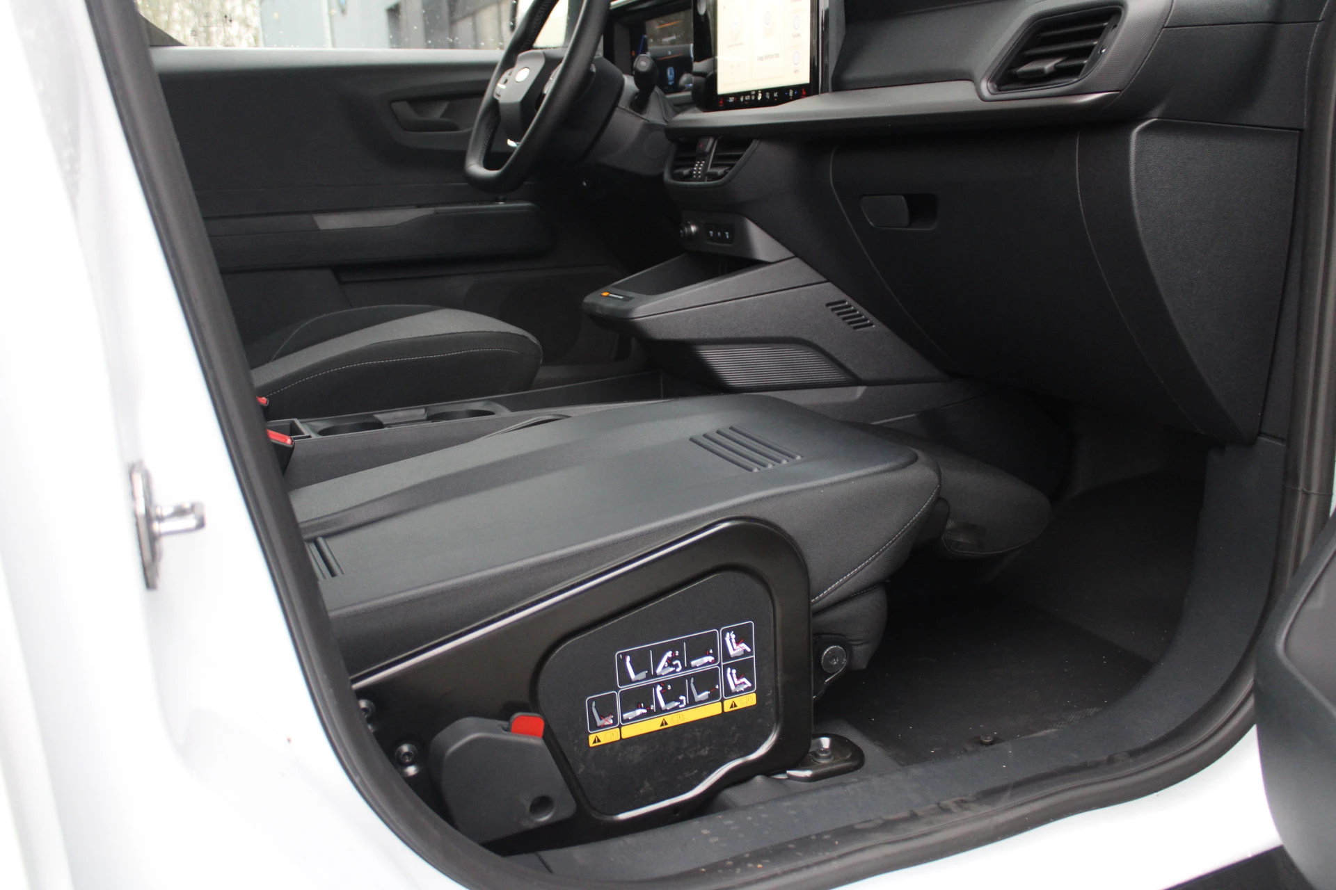 Ford E-Transit Courier 2025 - Trend 44 kWh 136pk - Stoel/Stuurverwarming - Camera - Cruise - Carplay/Android - Rijklaar obrázek 45