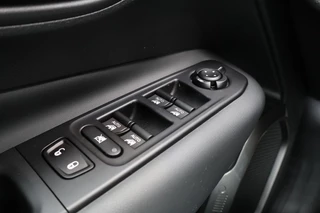 Jeep Renegade 2025 - 4XE HYBRID SUMMIT / LEDER / 18 inch / Apple Carplay изображение 38
