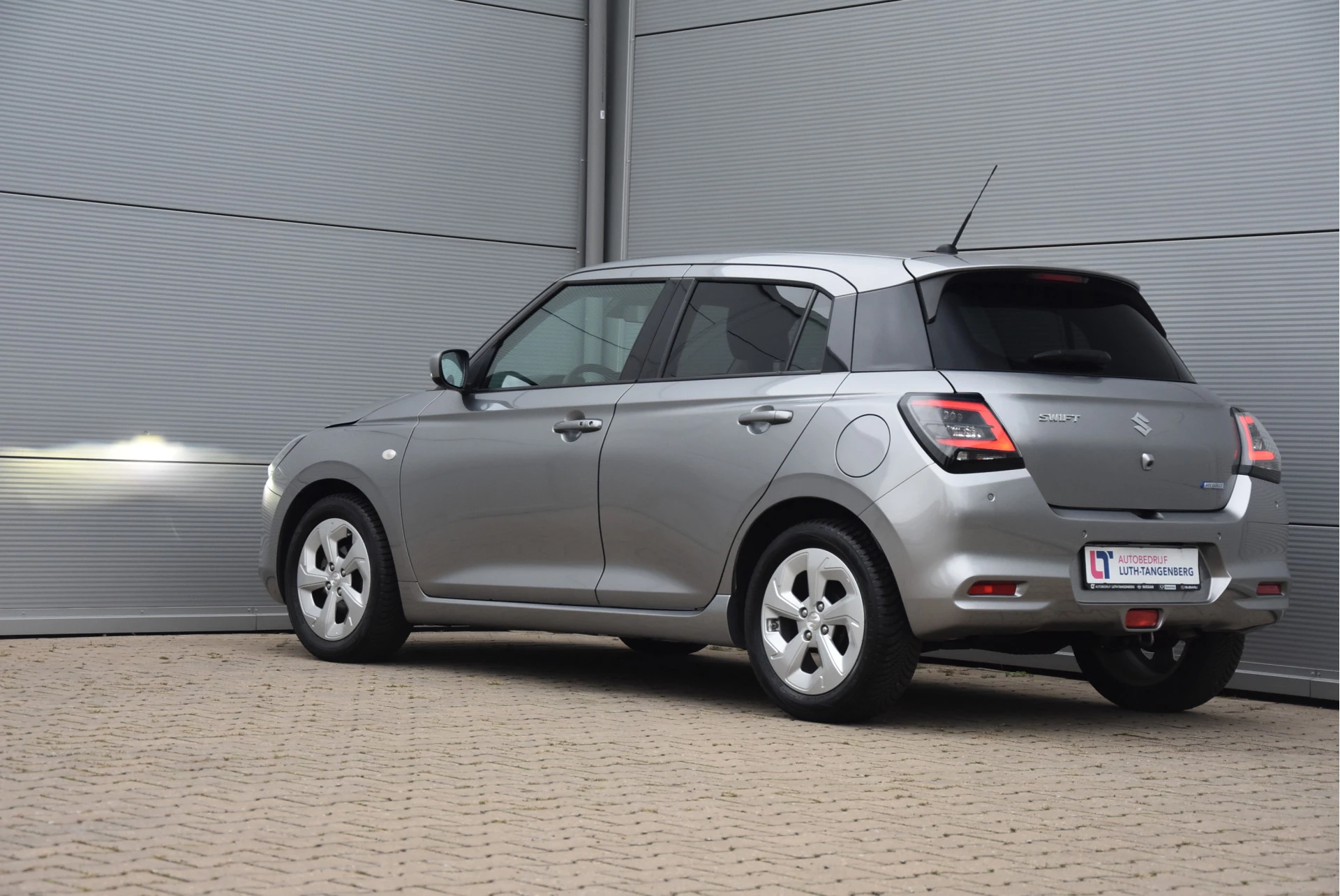 Suzuki Swift 2024 - 1.2 Select Smart Hybrid obrázek 21
