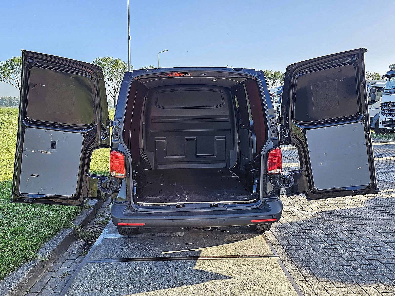 Volkswagen Transporter 2021 - 2.0 TDI obrázek 13