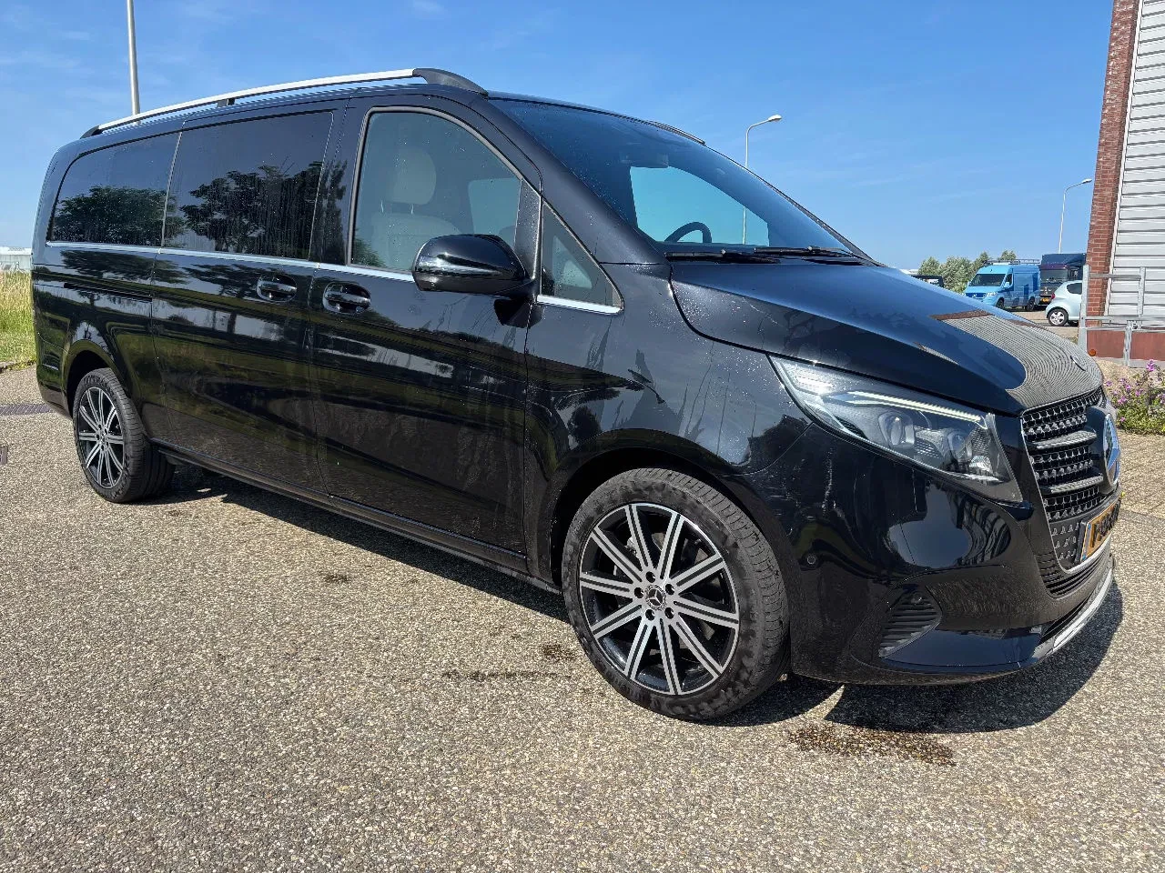Mercedes-Benz V-Class 2024 - 300D Extra Lang Dubbelcabine Automaat Airco Navi Cruisecontrol ISOFIX Bild 3