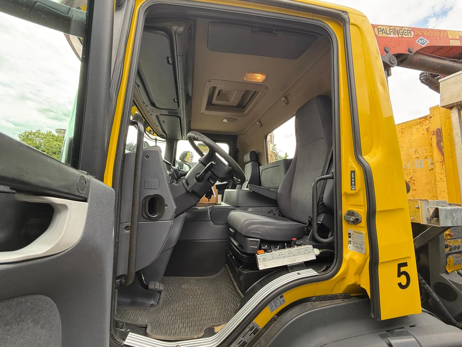 Scania P 2009 - P320 CRANE 18 T.M Full Steel 14T Cable System Euro 5 afbeelding 13
