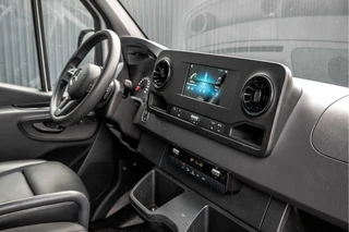 Mercedes-Benz Sprinter 2023 - **317 CDI L2H2 | Automaat | 3-Zits | Camera | Carplay | Mbux | Climatronic | Trekhaak** afbeelding 2 miniatuur