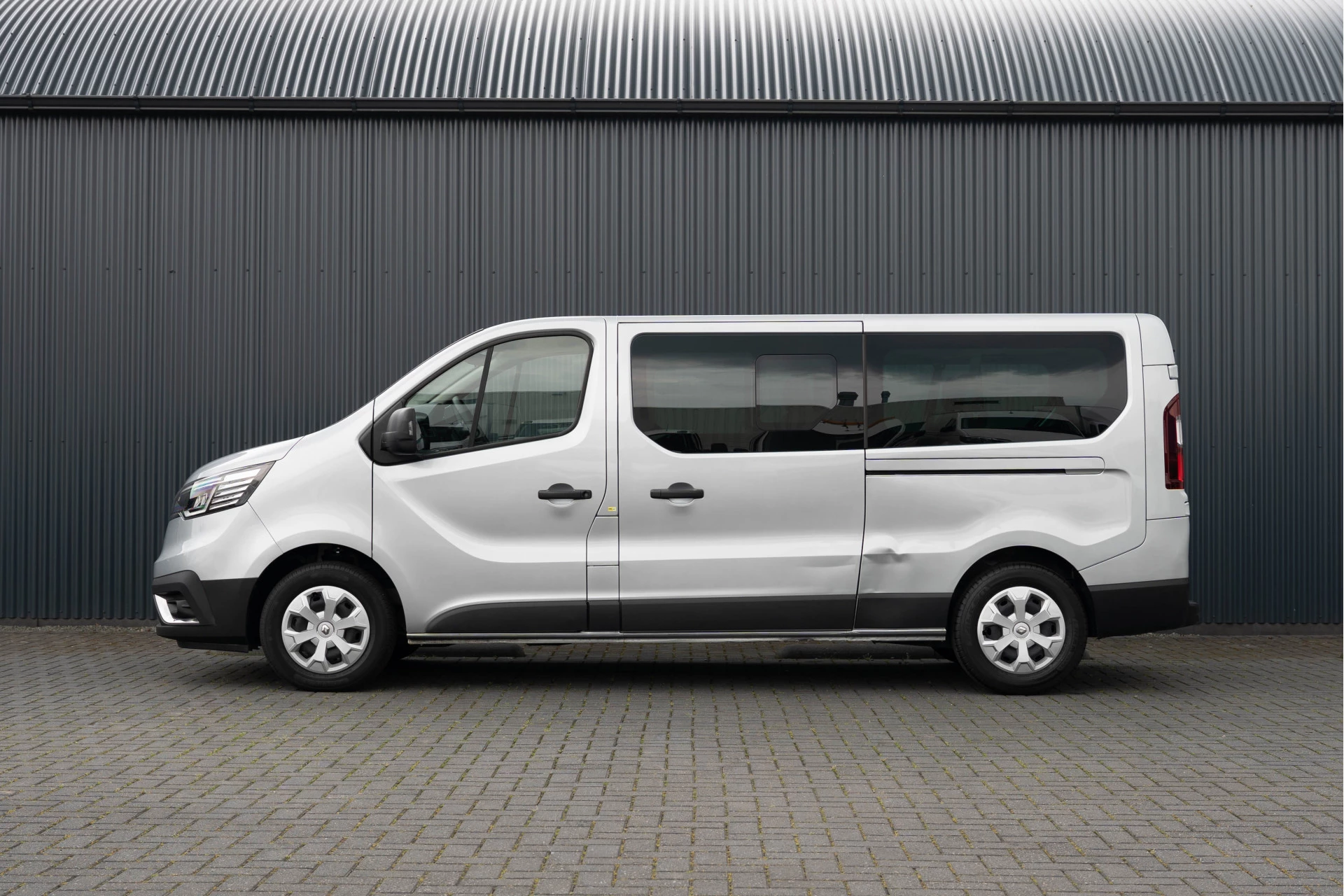 Renault Trafic 2024 - Blue dCi 150PK | L2H1 | 9-Zits | IN BPM/BTW | LED | Canera | Navi | Zijschuifdeur R+L | Cruise | Airco | PDC | Euro 6 obrázek 5