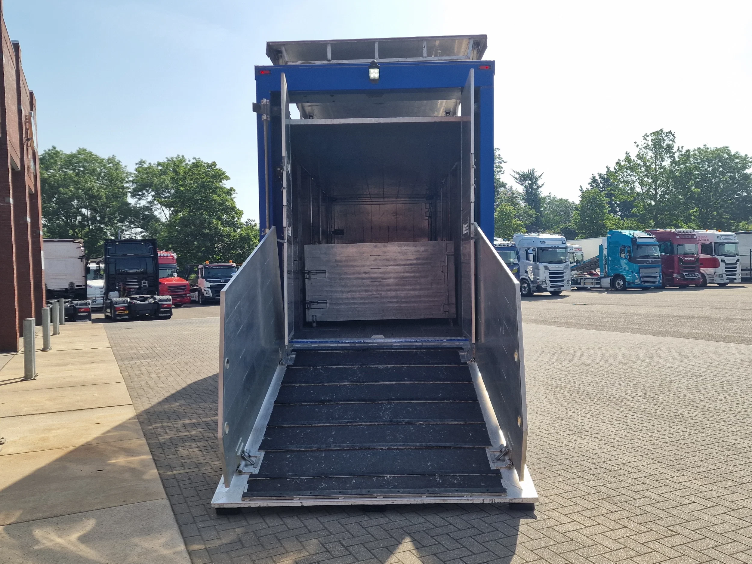 Scania R 2016 - R520 V8 6x2*4 - Livestock Ravenhorst 2 deck + GS Meppel/Ravenhorst 2 deck trailer - Water & Ventilation Bild 36