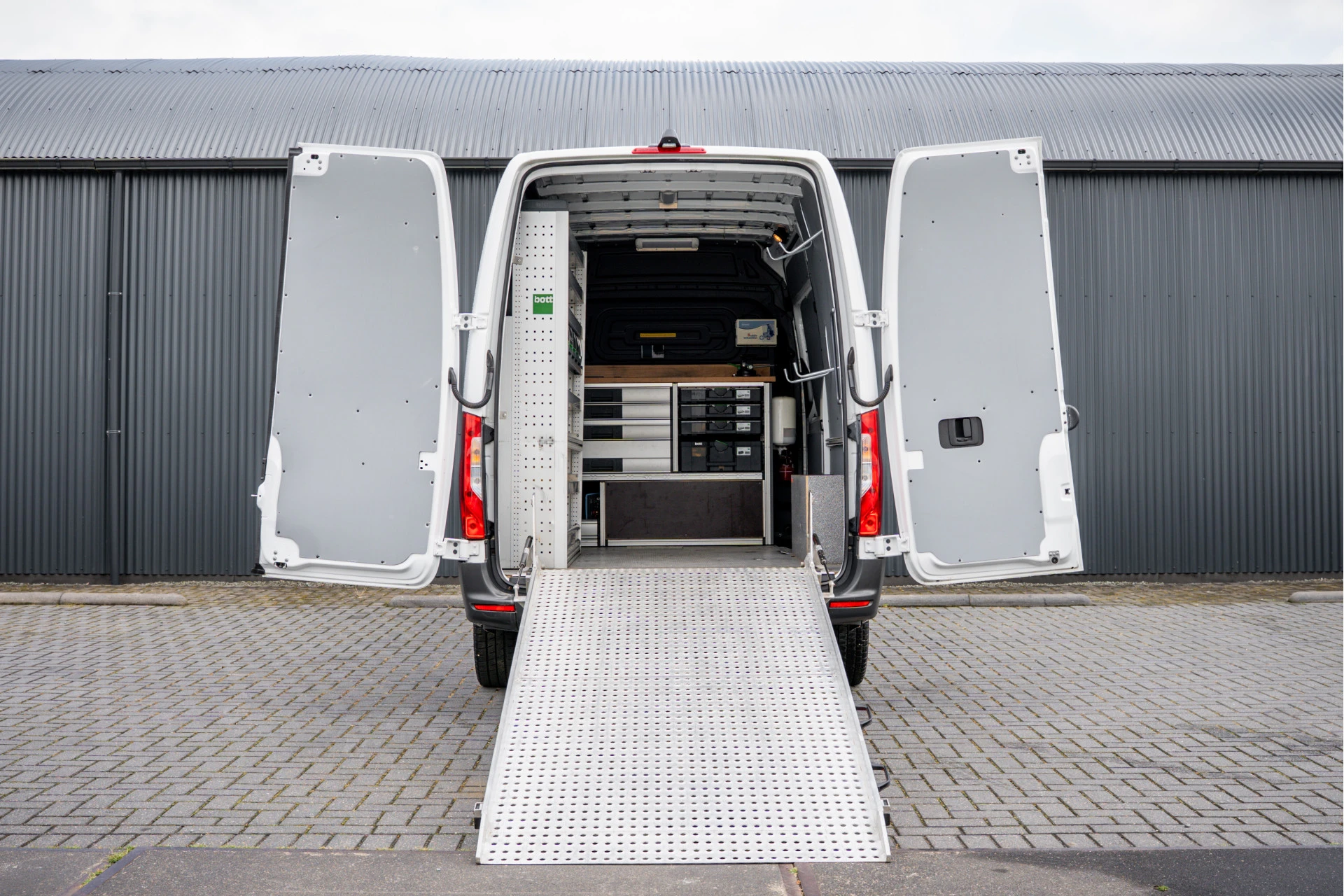Mercedes-Benz Sprinter 2020 - 311 CDI RWD L2H2 | Volledig Ingericht | Mbux | Camera | Navi | Climatronic image 10