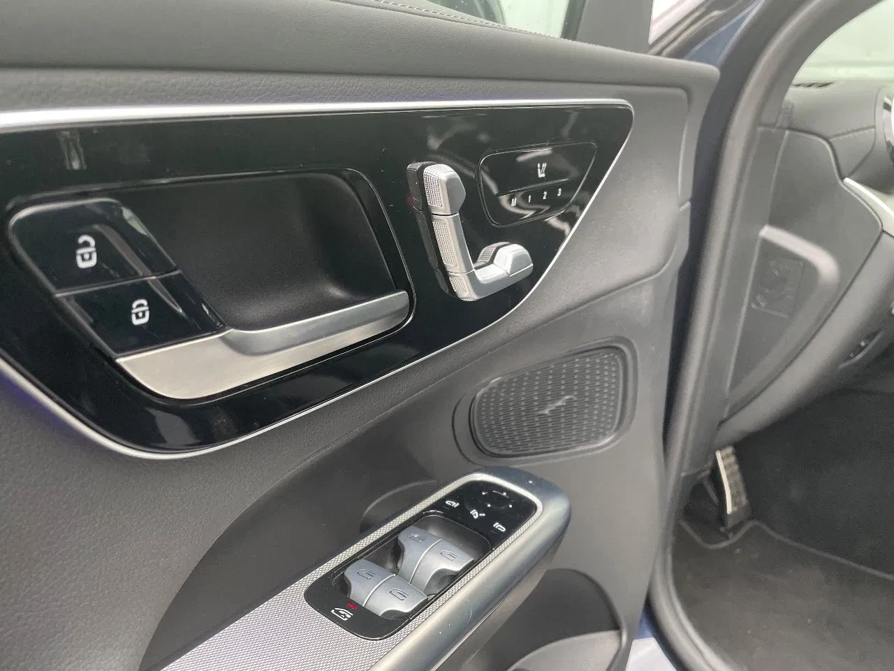 Mercedes-Benz GLC 2023 - 300de - coupe- AMG - Stuur assistent - Distronic Cruise Control imagem 4