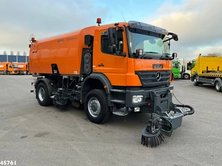 Mercedes-Benz Actros 2009 - 1829 4x4 Bucher Cityfant 60 Rechts en Links vegend image 5