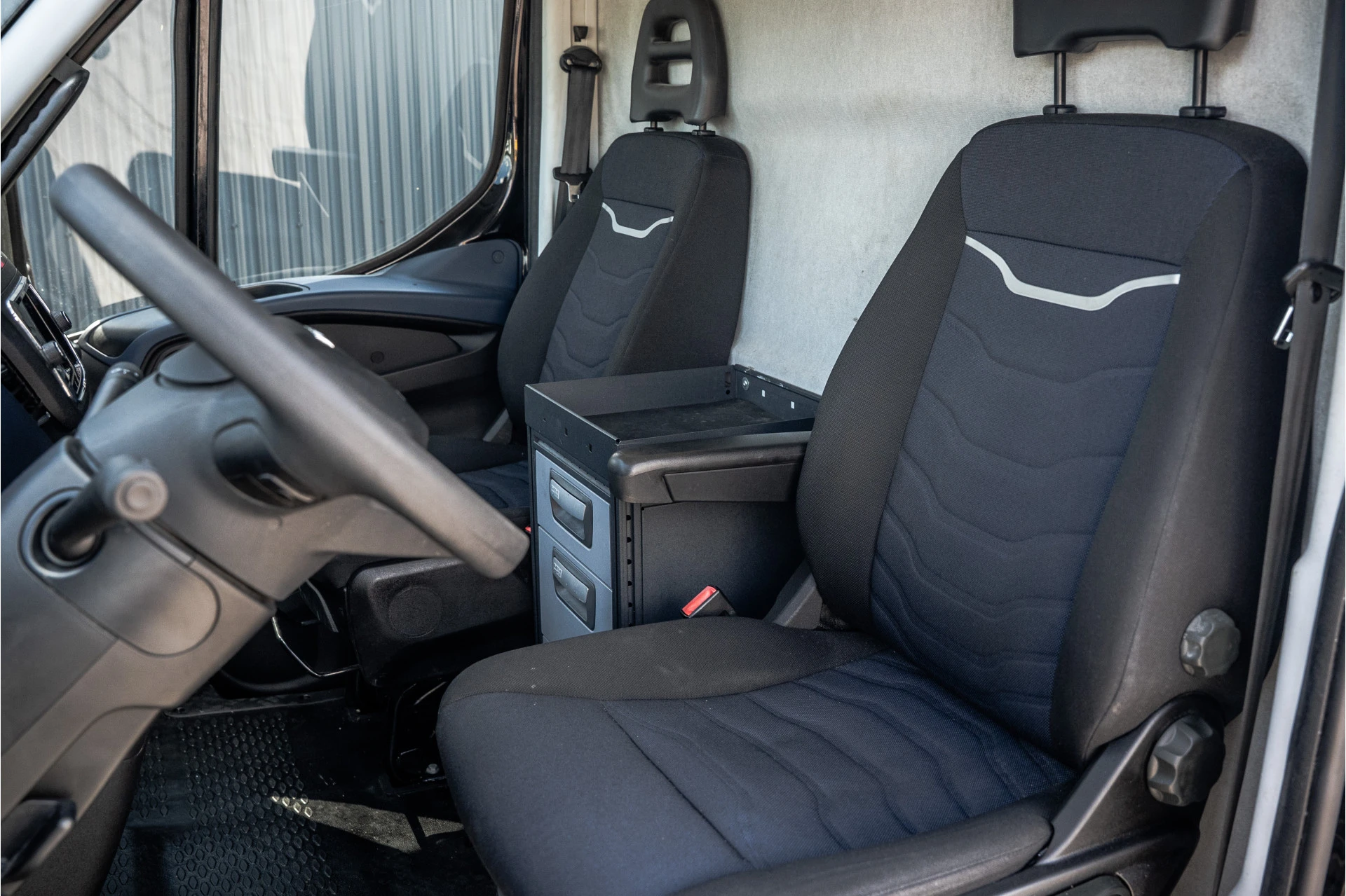Iveco Daily - 35S16 L1H1 | Automaat | Trekhaak 3.5T | Volledig ingericht | LED | Camera | Cruise | Airco afbeelding 12