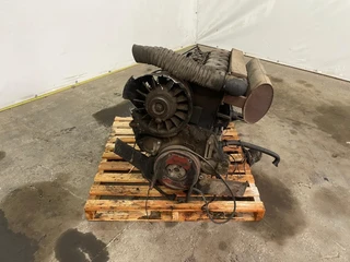 Deutz F6L912W 6-cylinder inline diesel engine afbeelding 2 miniatuur