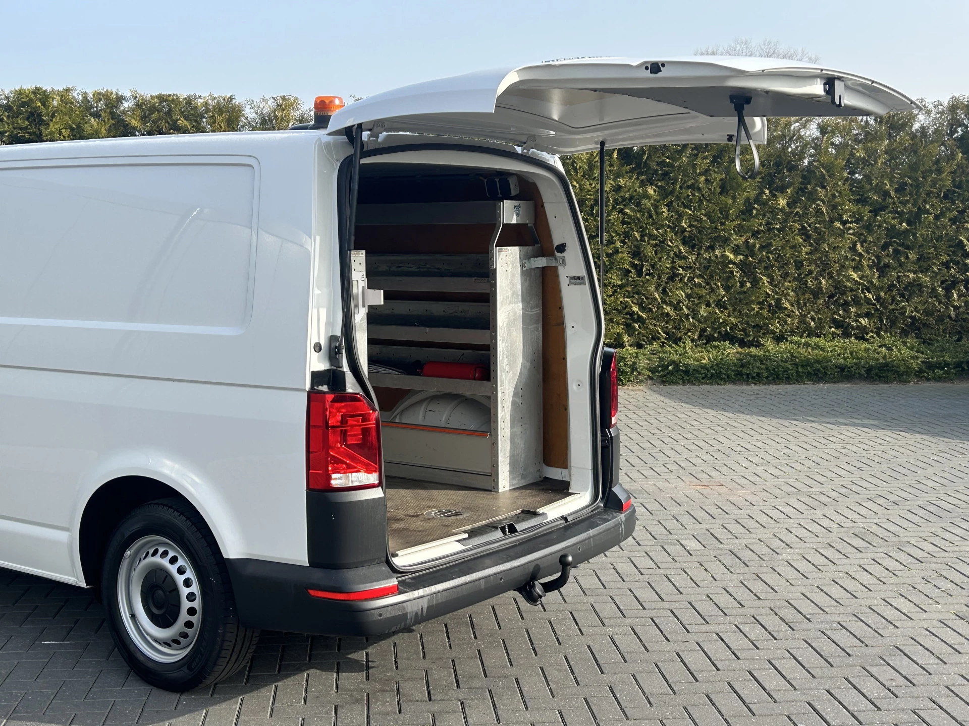 Volkswagen Transporter 2020 - 2.0 TDI 150 PK 4-MOTION 6.1 / L2H1 / 1e EIG. / 4x4 / TREKHAAK / ACHTERKLEP / INRICHTING / AIRCO / CRUISE / NAVI / APPLE CARPLAY zdjęcie 3