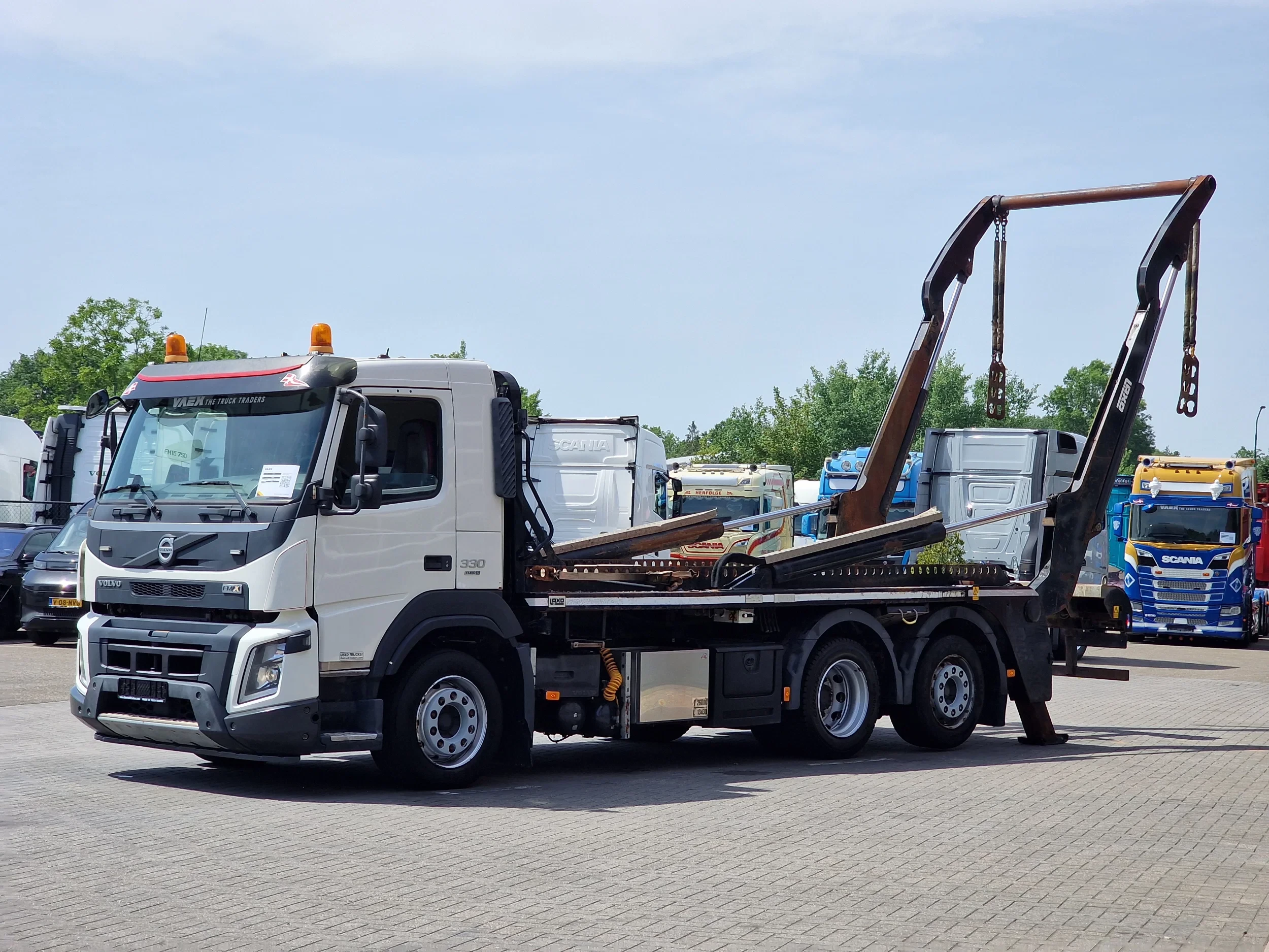 Volvo FMX 330 2017 - 6x2*4 - Skiploader Laxo - Euro 6 - Steering axle - Rear extendable immagine 4