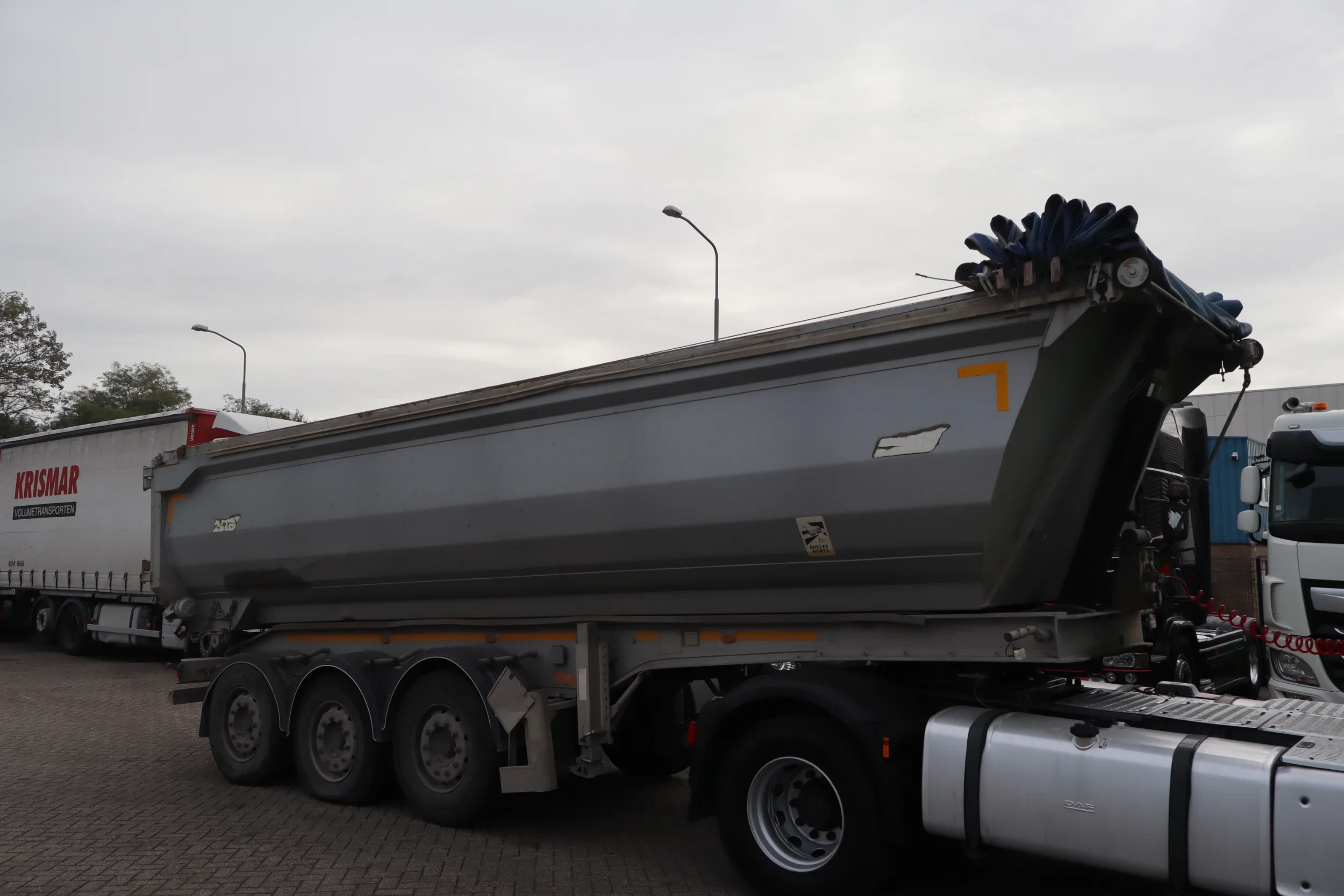 Benalu 2016 - * C39 * 3AXLE * 26cub * afbeelding 1