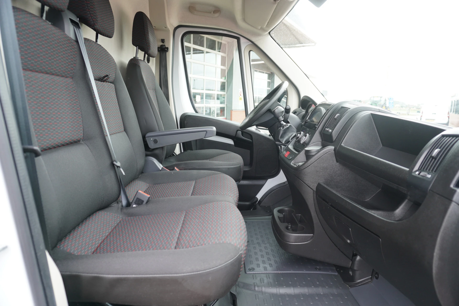 Peugeot Boxer 2023 - 2.2 BlueHDi 140PK L2H2 3.3t afbeelding 13