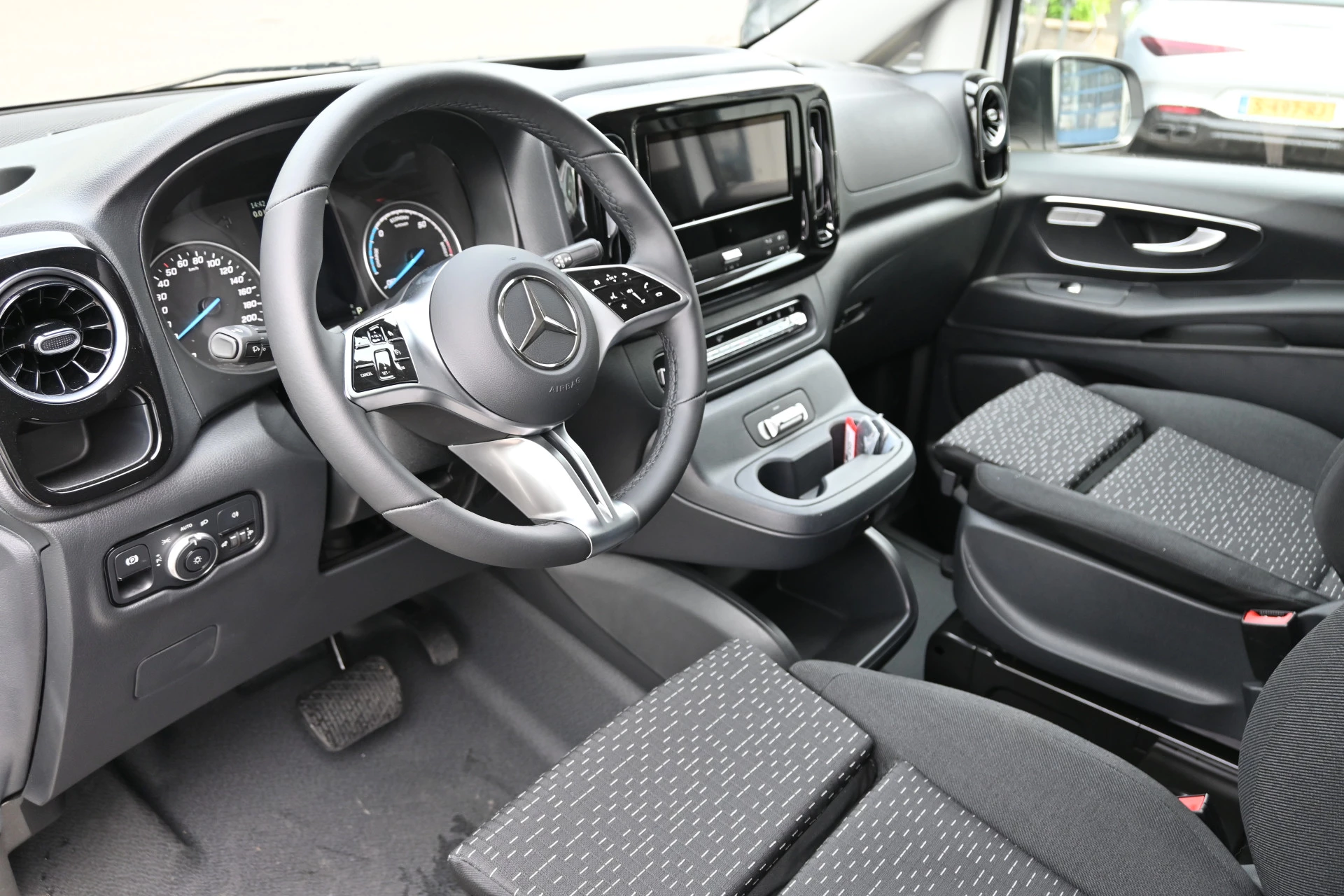 Mercedes-Benz eVito 2026 - 112 Facelift L2 60 kWh Pro obrázek 4