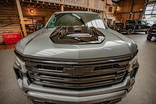 Chevrolet Silverado 2024 - 6.2 V8 High country imagen 3