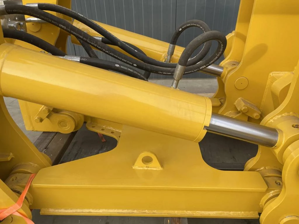 Komatsu 2026 - D85 imagem 7