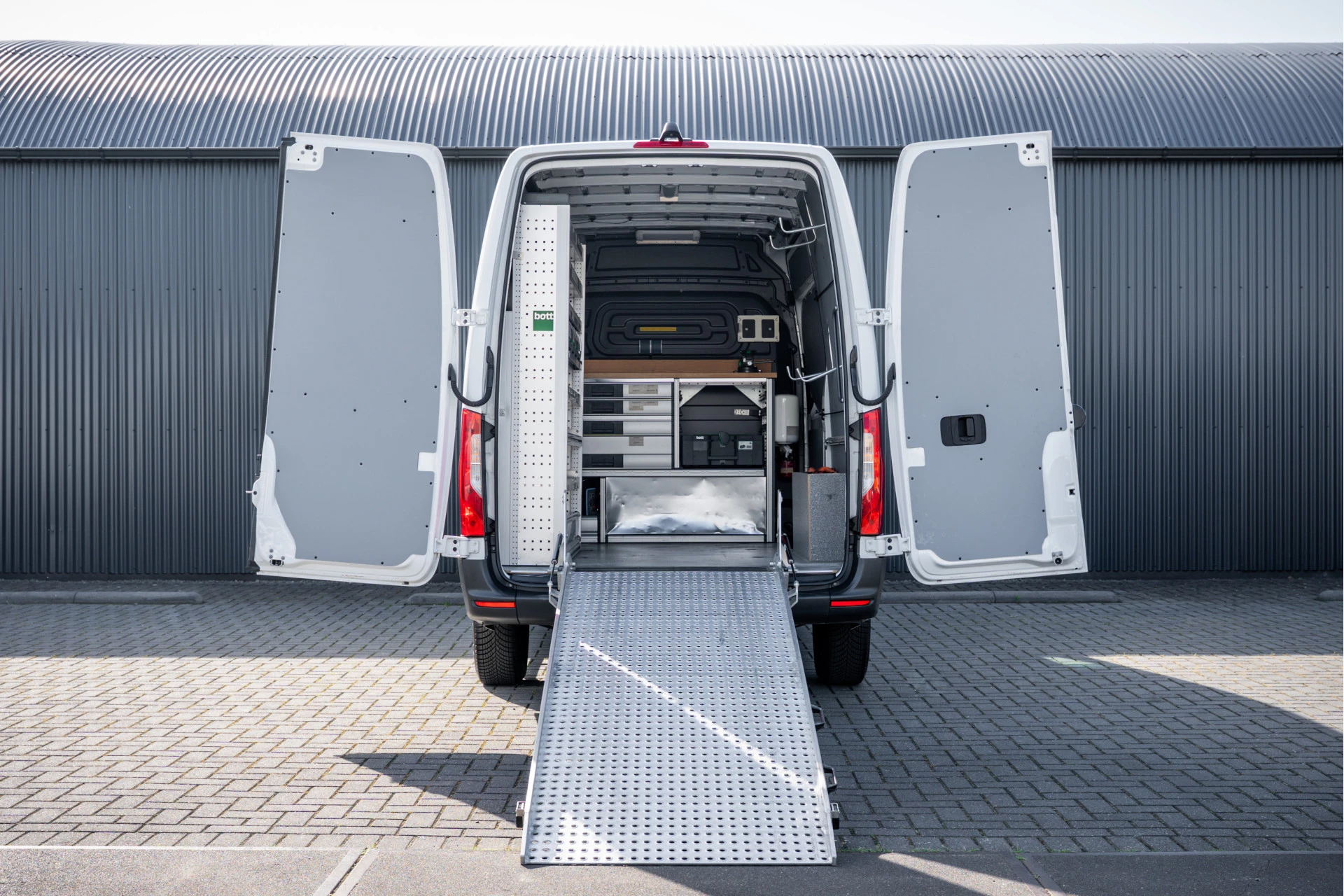 Mercedes-Benz Sprinter 2020 - 311 CDI RWD L2H2 | Volledig Ingericht | Mbux | Camera | Carplay | Climatronic Bild 10