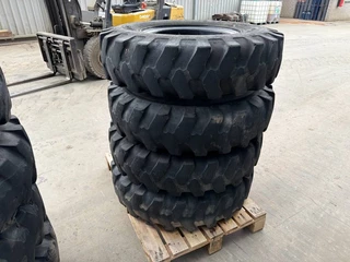 Mitas N/A - 1000 x 20 Set / 10.00 x 20: 4x2 Tyres / 1000-20 image 9