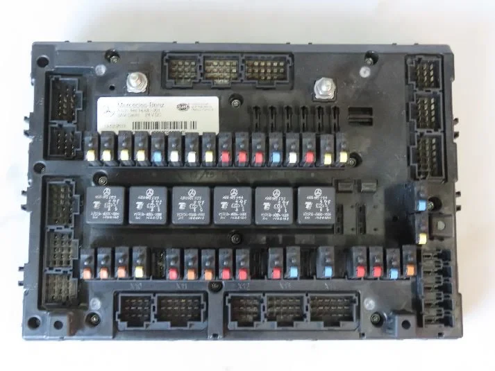 Mercedes-Benz - Electrical System ECU SAM cabine MB MP4 afbeelding 1