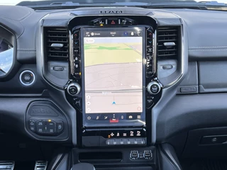 Dodge Ram Pick-Up 2024 - 5.7i V8 HEMI eTorque 400PK CREW CAB REBEL GT | BPM VRIJ | RAMBOX | LUCHTVERING | LPG | LAADBAKKLEP | TREKHAAK | PANODAK | 360CAM | DIGITAAL DASHBOARD afbeelding 49
