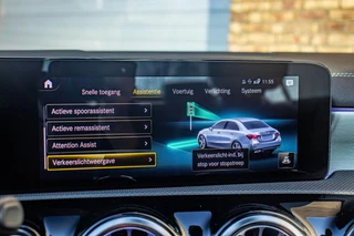 Mercedes-Benz A-Class 2021 - 250e AMG-Line, Pano, Burmester, Half Leder image 19