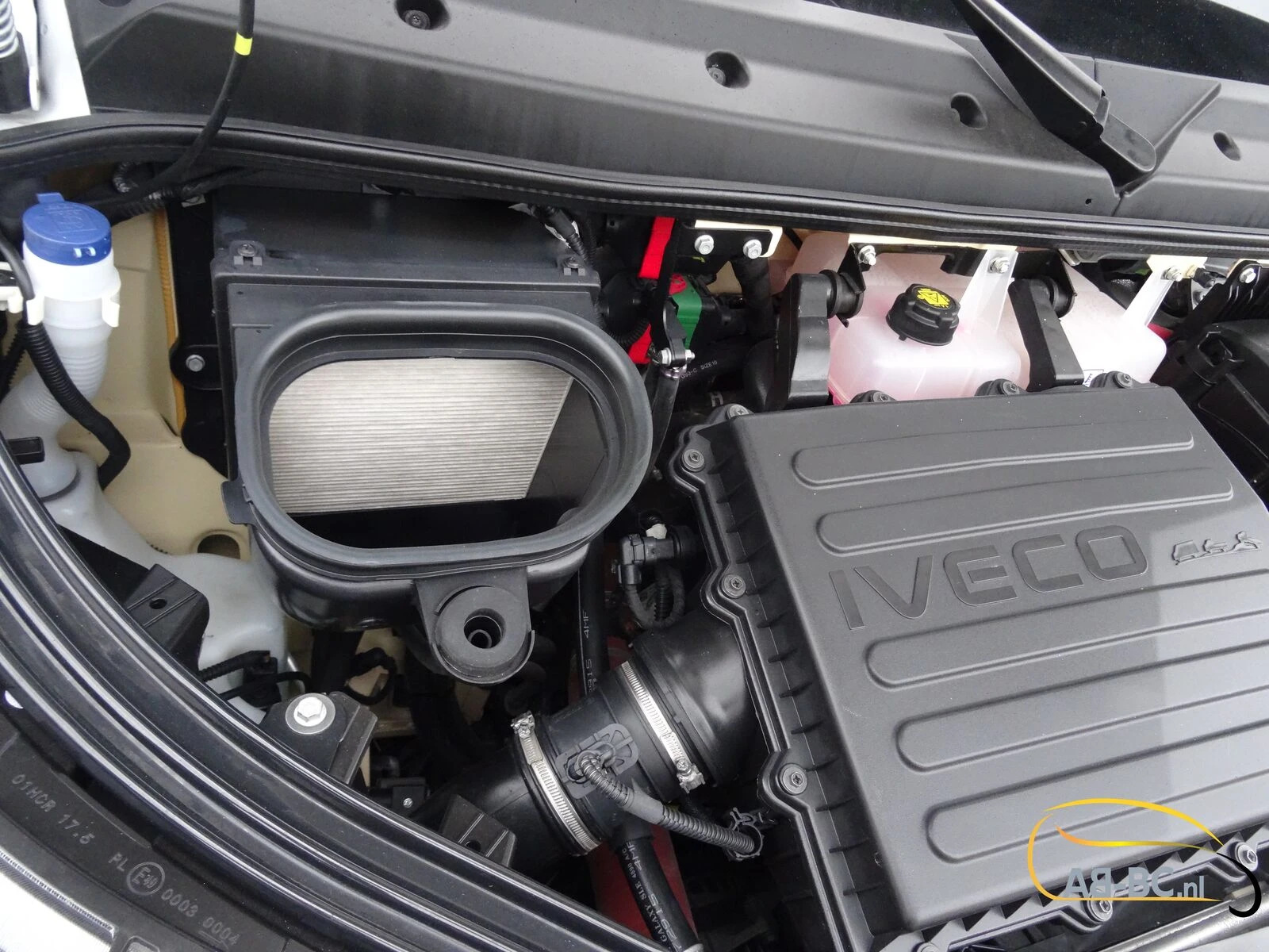 Iveco Aveuro Tourna 35 Seats EURO 6 2 Units Available afbeelding 26