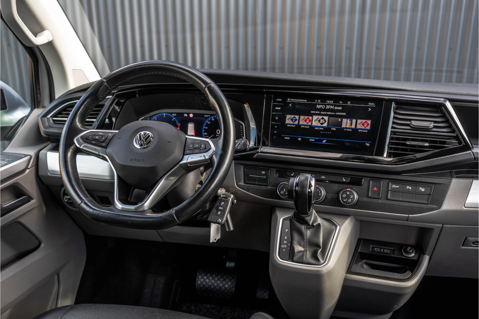 Volkswagen Transporter 2020 - T6.1 2.0 TDI L2H1 | DC | Bulli | 200PK | Leder | Carplay | Virtual | Adapt Cruise zdjęcie 21