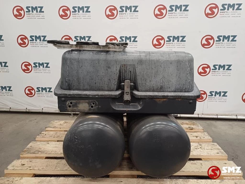 Mercedes-Benz 2016 - Occ set luchtketels 40L 14Bar + batterijbak Merced image 2