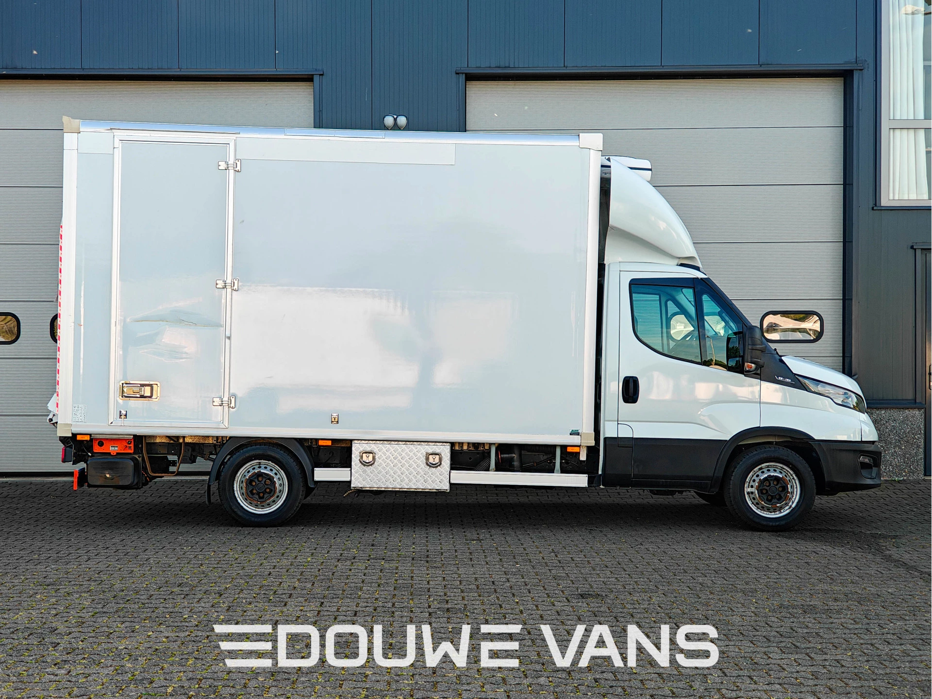 Iveco Daily 2022 - 35-160 2.3 Koelwagen Airco Laadklep DAB Geveerde Stoel Koelbak zdjęcie 2