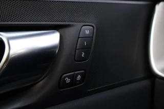 Volvo XC60 2022 - 2.0 B4 Aut. R-DESIGN / Panorama dak / Volleder immagine 32